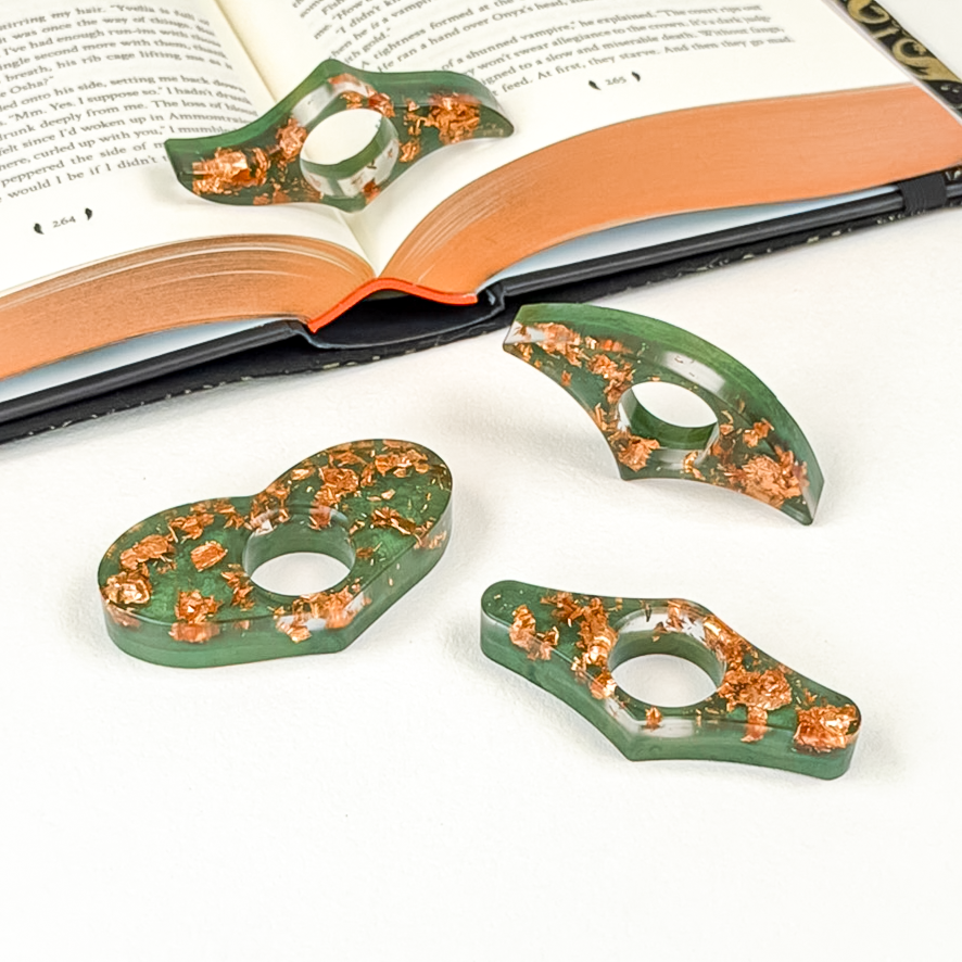 Huntress & Copper Page Spreaders